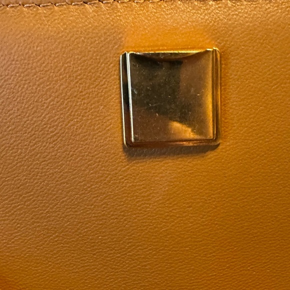 Tory Burch Fleming Convertible bag. - Picture 8 of 12